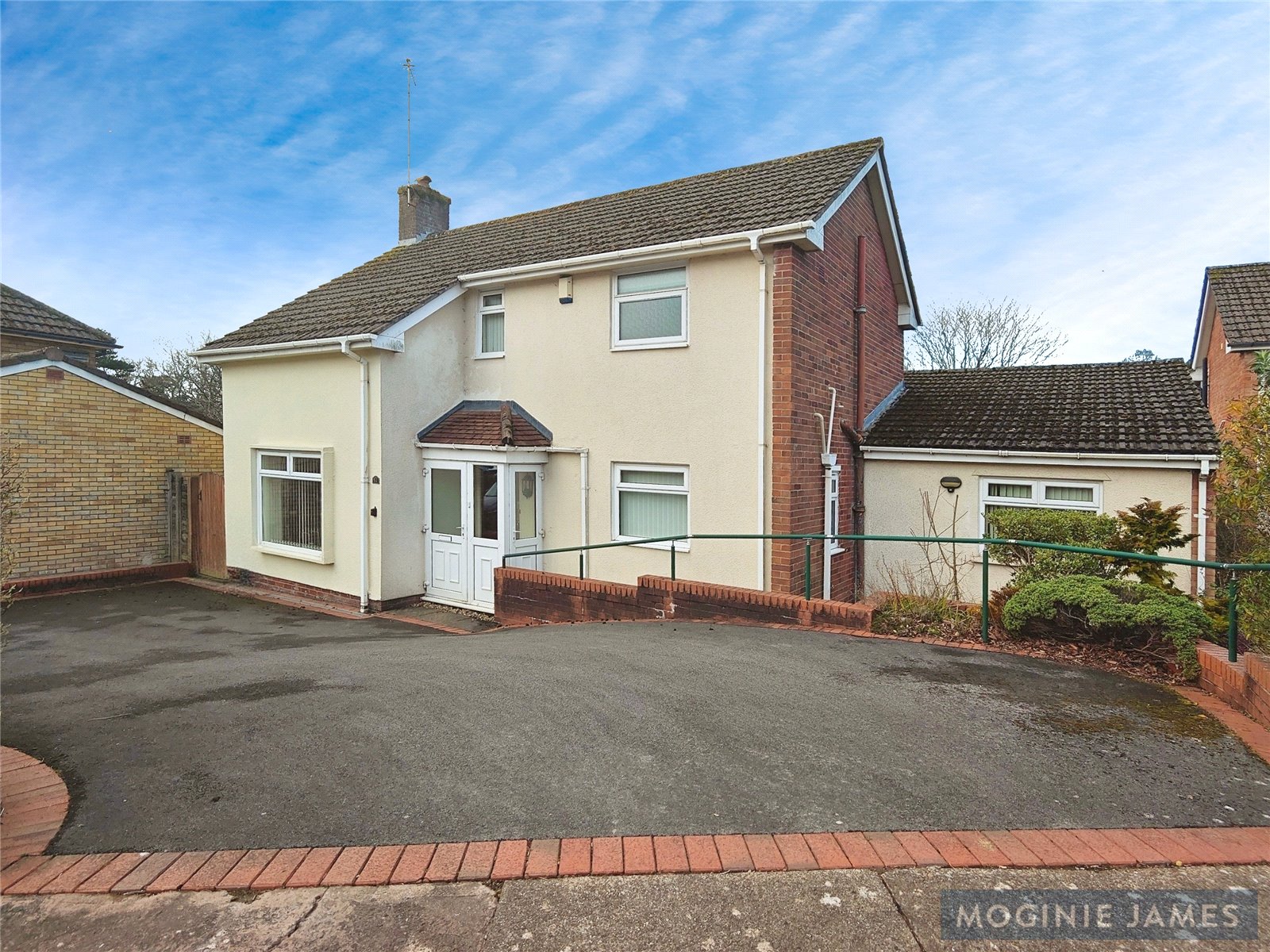 4 bedroom house for sale - Lakeside Drive, Cardiff, CF23 - Property View 1