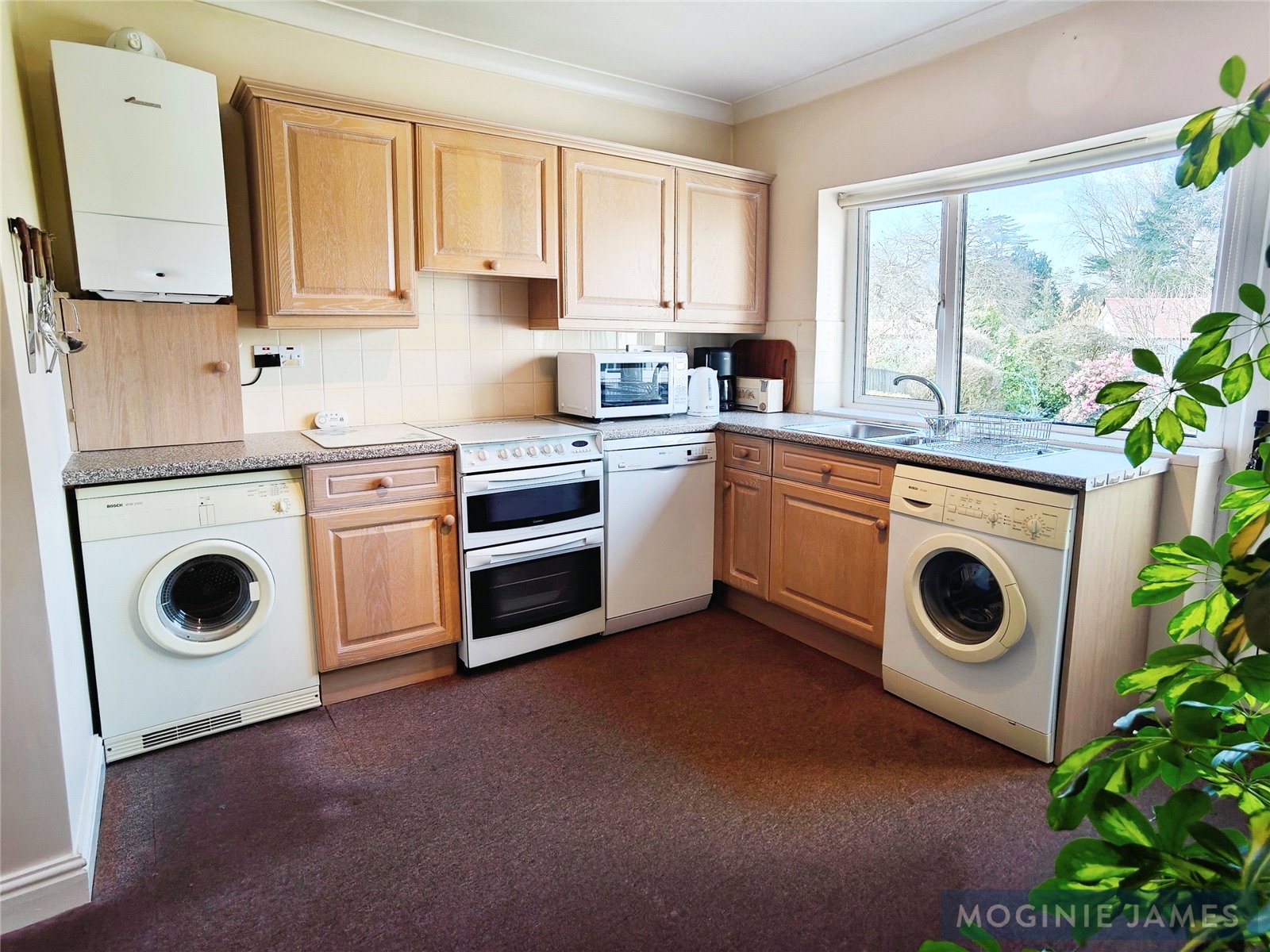 4 bedroom house for sale - Lakeside Drive, Cardiff, CF23 - Property View 3