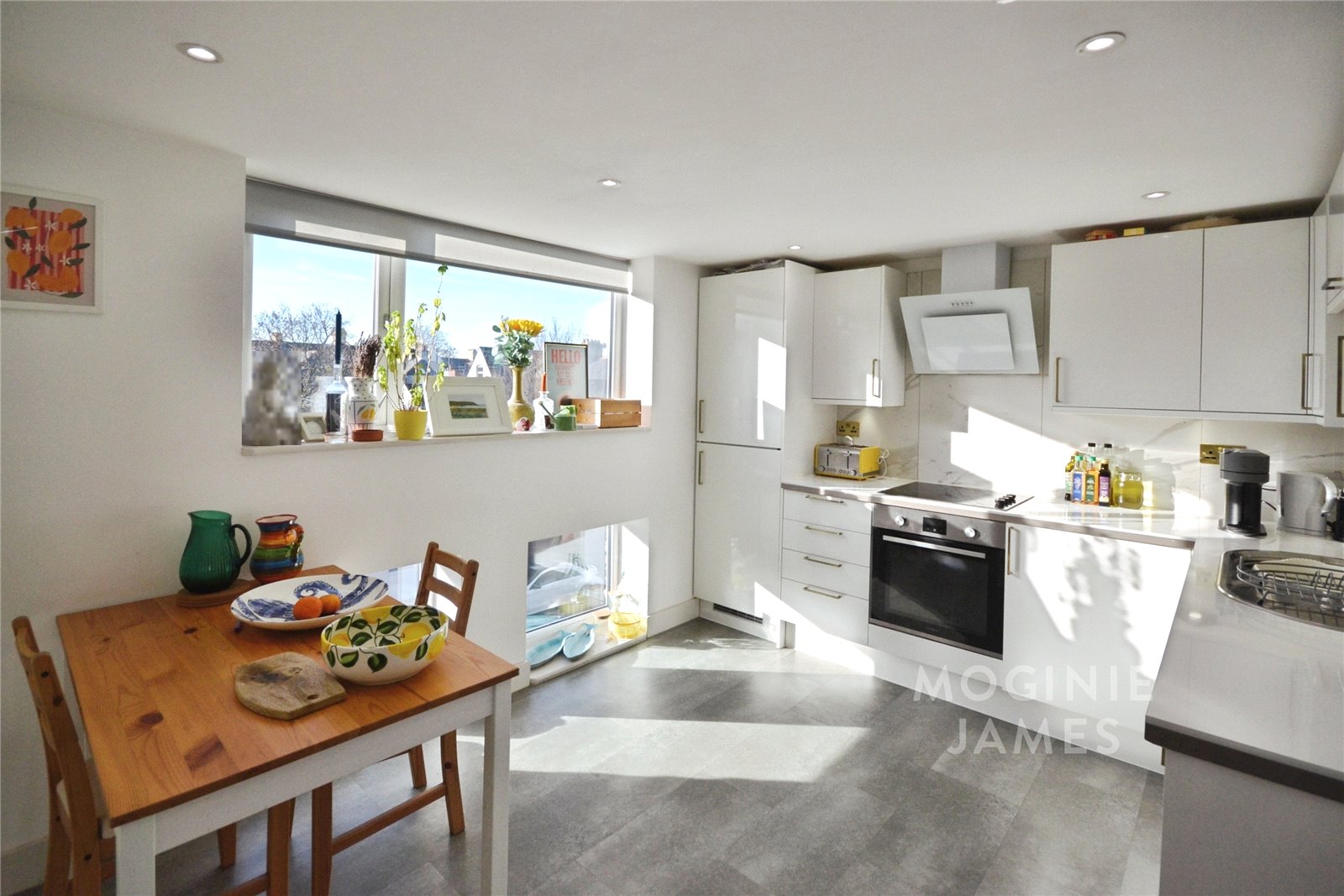 2 bedroom apartment for sale - Connaught Road, Roath, Cardiff, CF24 - Property View 3