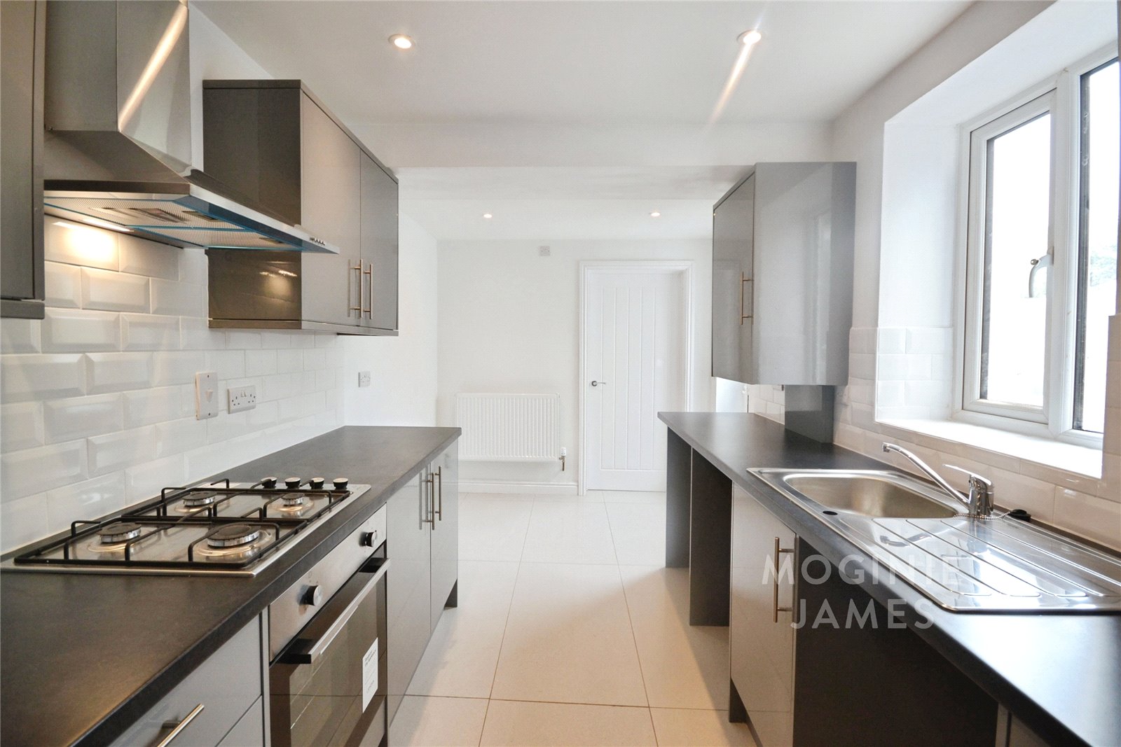 3 bedroom house for sale - Seymour Street, Splott, Cardiff, CF24 - Property View 2